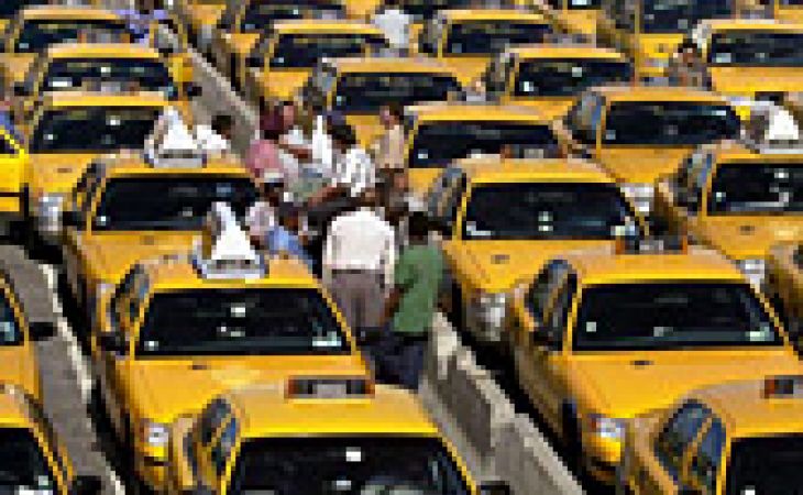 Владельцы барнаульских такси: сокращаем количество машин, поднимаем цену вдвое
