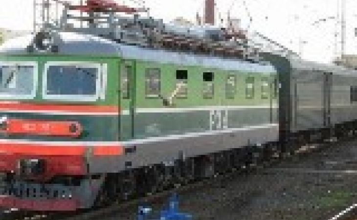 Пассажирский поезд столкнулся с электровозом на Урале