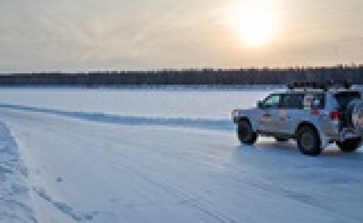 Официально открыты две ледовые переправы на реке Обь на Алтае