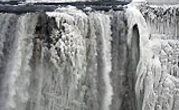Морозы в США привели к замерзанию Ниагарского водопада