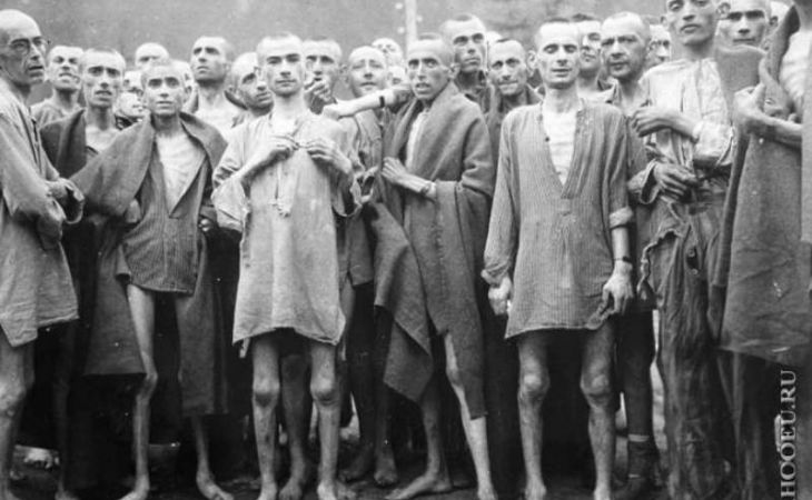 Память жертв Холокоста почитают сегодня во всем мире