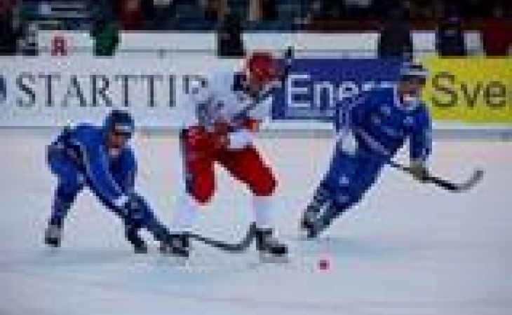 Команда России прошла в финал чемпионата мира по хоккею с мячом, обыграв финнов