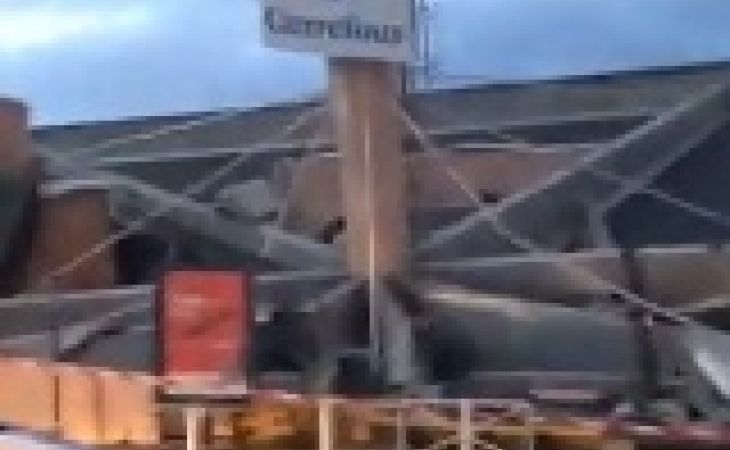 Крыша рухнула на головы посетителей одного из супермаркетов Франции