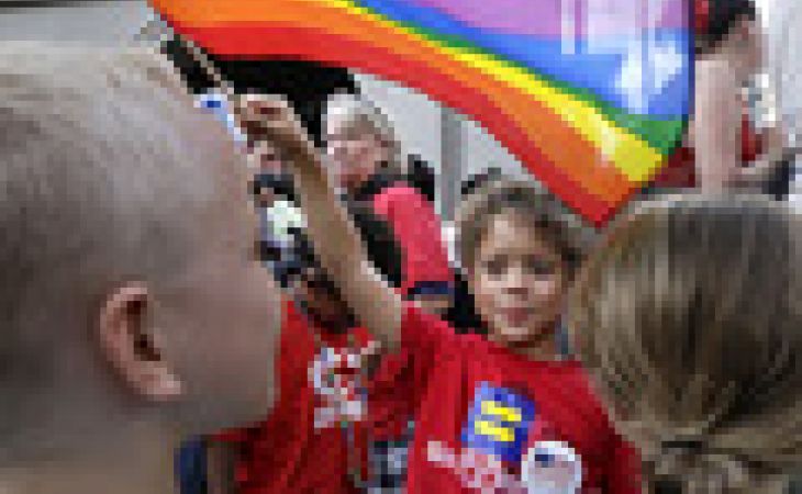 Россия ввела запрет на усыновление в страны, где официально разрешены однополые союзы