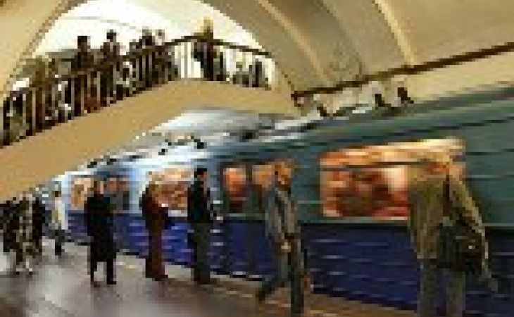 Мужчина упал на рельсы на станции московского метро