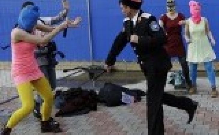 Казакам, избившим участниц Pussy Riot, могут дать семь лет лишения свободы