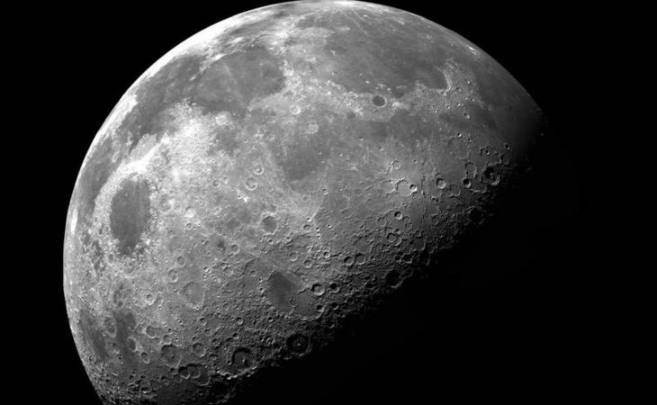 Метеорит весом в полтонны врезался в Луну