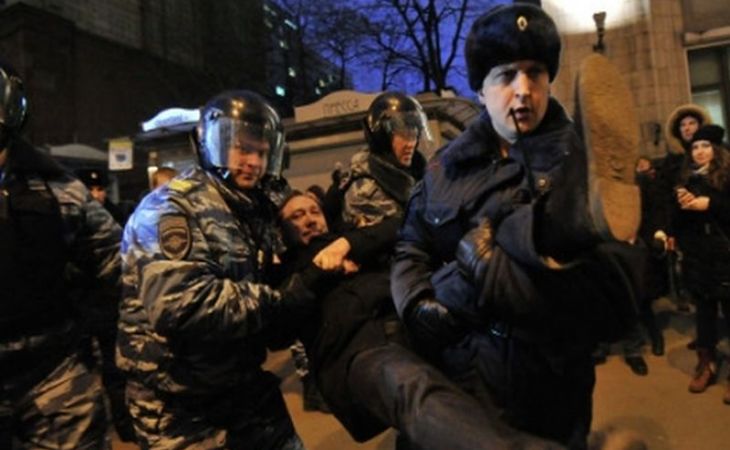 Полицейские Москвы задержали более 400 участников митинга в поддержку "болотников"