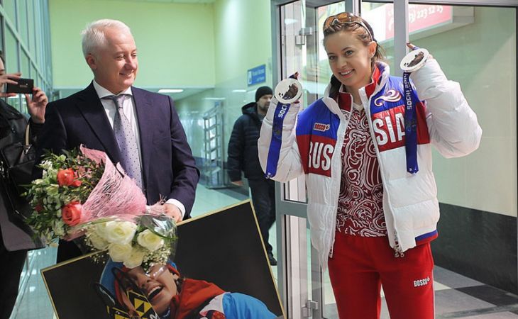 Призера Олимпийских игр Ольгу Вилухину встретили в новосибирском аэропорту