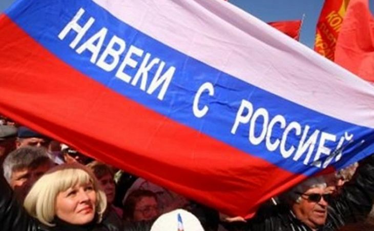 Протестующие установили российский флаг на здание Верховного совета в Крыму