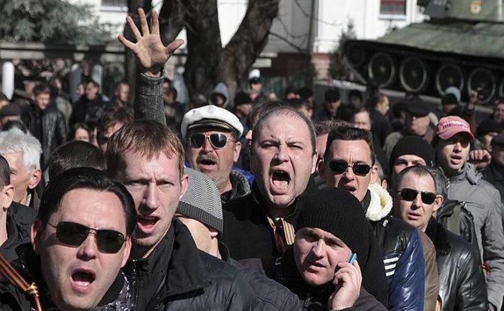 Крым разделился на сторонников и противников новой власти
