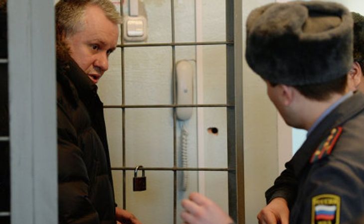 Экс-чиновник  Третьяков выплатил побитому стюарду 1,25 миллиона рублей