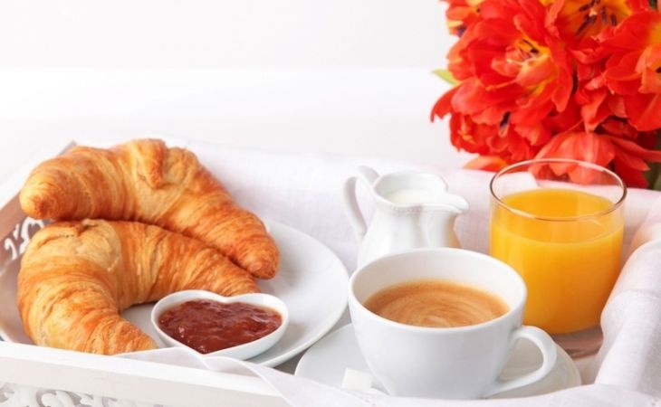 Завтраки в отелях могут сократить или сокрушить бюджет туриста