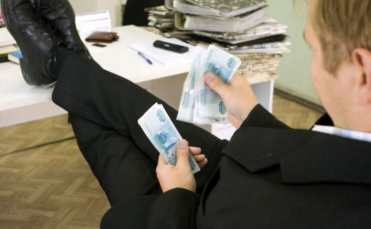 Госдума ограничит зарплату чиновников и госменеджеров до 270 тыс. рублей