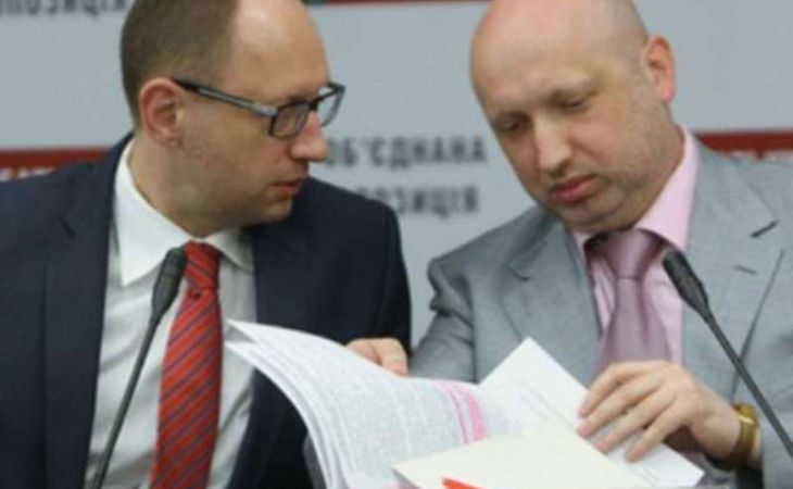 Яценюку и Турчинову запретили въезд на территорию Крыма