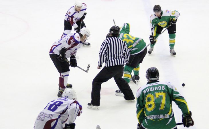 Хоккейный клуб "Алтай" в пятницу проведет третий матч серии плей-офф