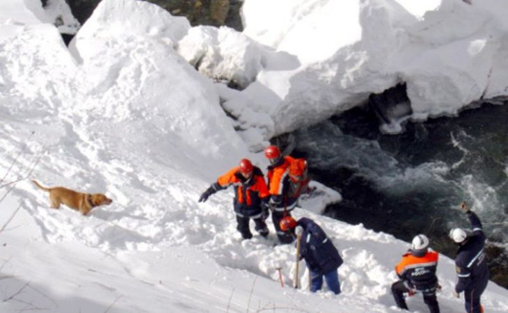 Лавина в Сочи накрыла шестерых лыжников, двое погибли, один до сих пор не найден