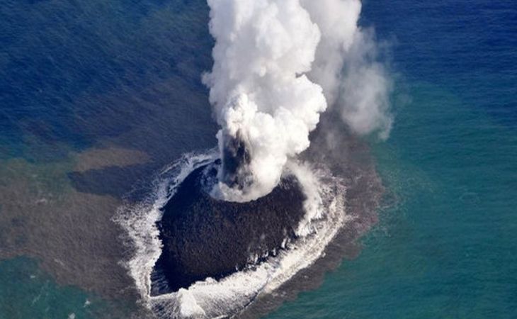 Новый вулканический остров вырос в Японии всего за четыре месяца