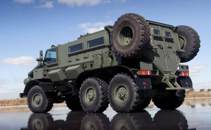 Российские военные под Севастополем собирают технику для отправки на Украину