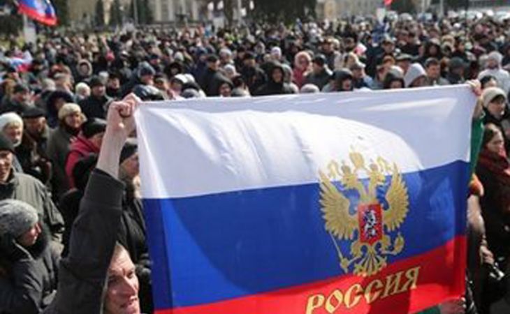 Жители Донецка голосуют за присоединение Украины к России
