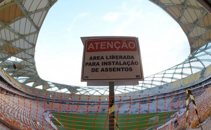 Строительство стадиона к ЧМ-2014, где погиб рабочий, временно приостановлено