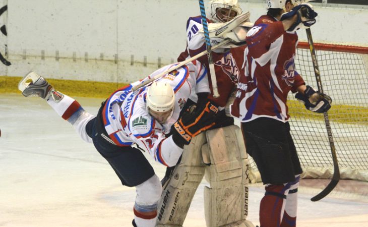 Хоккеисты "Алтая" одержали победу над "Славутичем" в повторном матче плей-офф