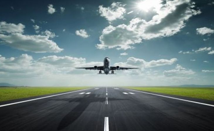 Самолет, летевший в Дубай, вернулся в Толмачево из-за срабатывания датчика