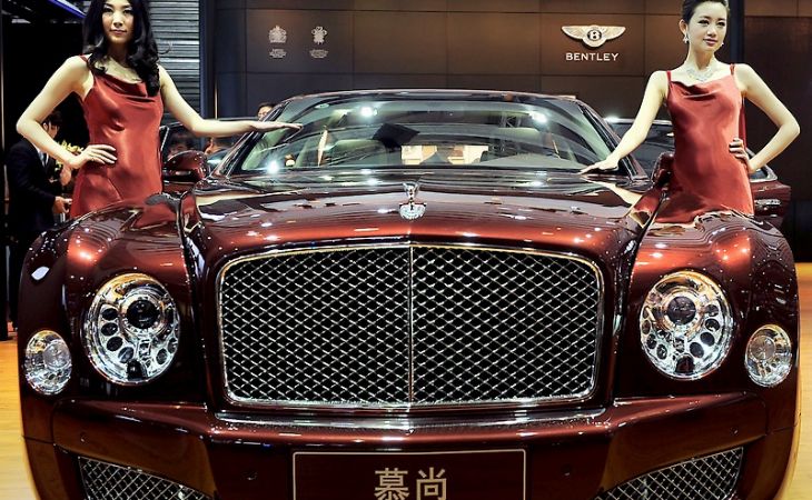 Bentley представит первый гибрид в Китае