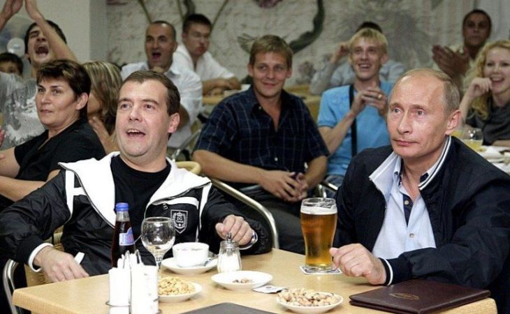 Дмитрий Медведев заработал на миллион больше Владимира Путина