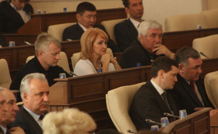 Красиво жить не запретишь: алтайские депутаты зарабатывают больше Путина
