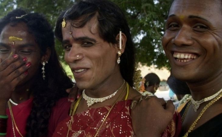 Индийских трансгендеров официально признали неопределенным полом