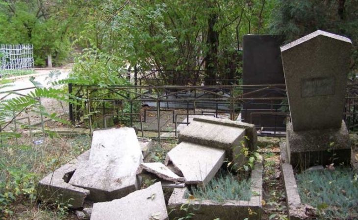 Два мальчика 10 и 11 лет раскурочили 40 могил на одном из новосибирских кладбищ