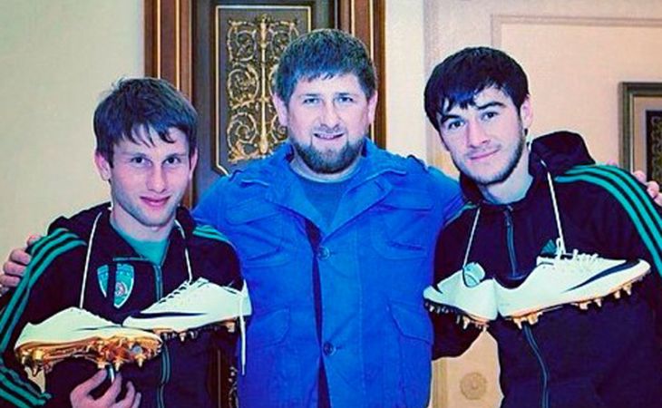 Кадыров подарил футболистам "Терека" "золотые бутсы"