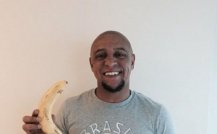 Футболист Роберто Карлос поддержал защитника "Барселоны", в которого бросили бананом