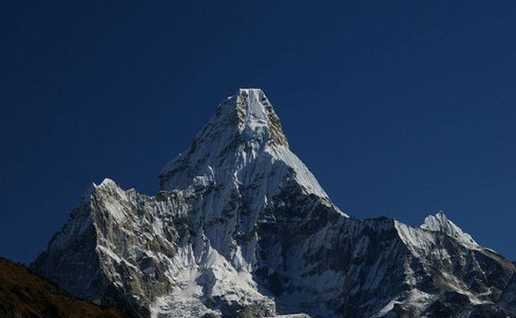 Пара российских альпинистов скончалась в Гималаях во время восхождения