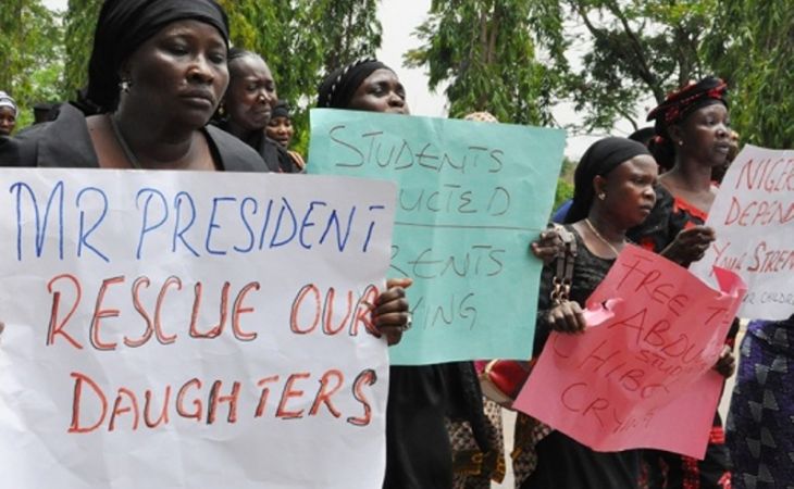 Исламисты угрожают продать более 200 похищенных в Нигерии школьниц