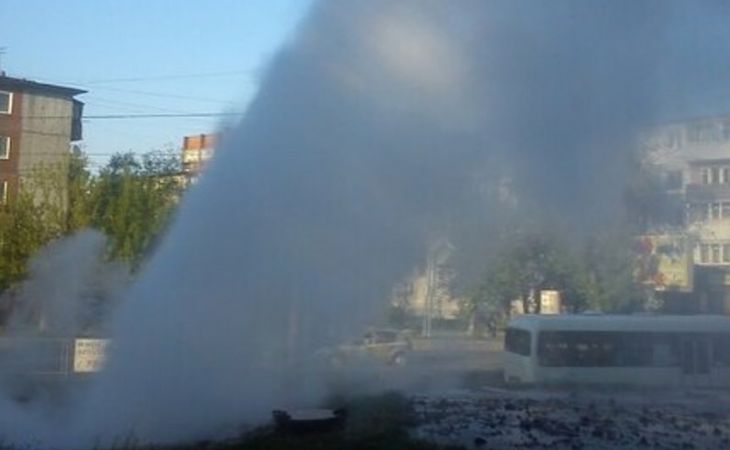 Более 30 домов остались ночью без горячей воды из-за фонтана в Барнауле