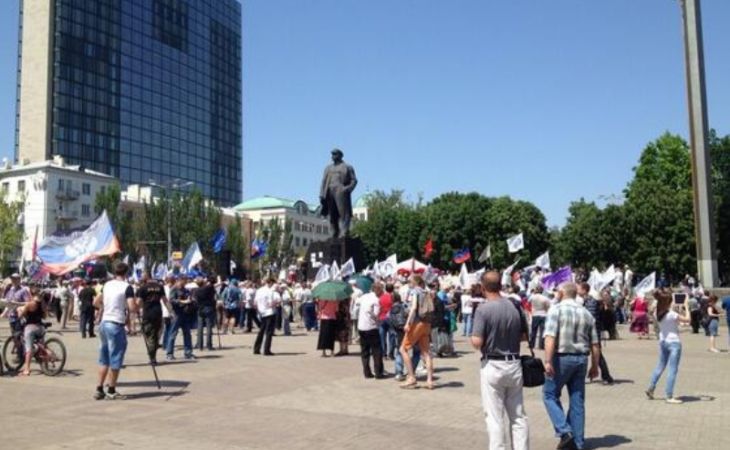 Митинг против выборов президента Украины проходит в Донецке