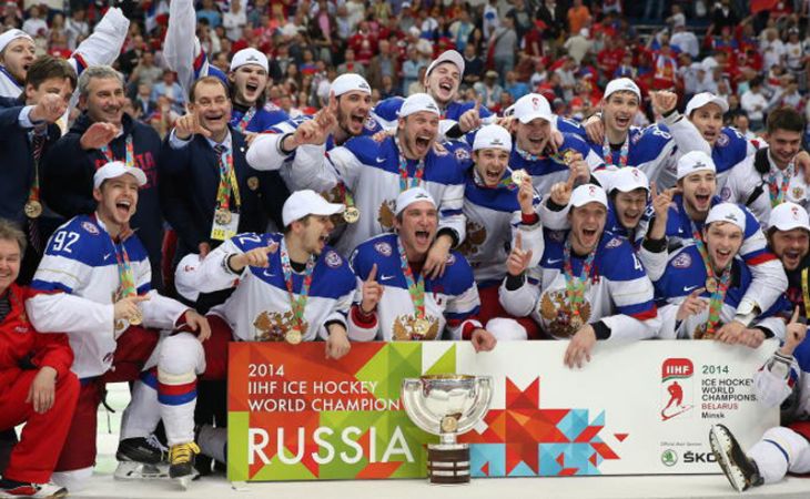 Парад чествования сборной России по хоккею проходит в Москве