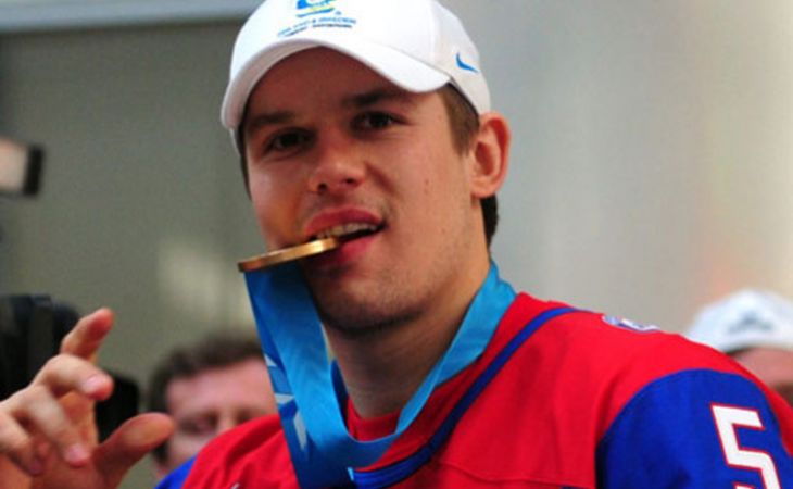 Нападающий сборной России по хоккею Сергей Широков бросил вызов футбольному однофамильцу