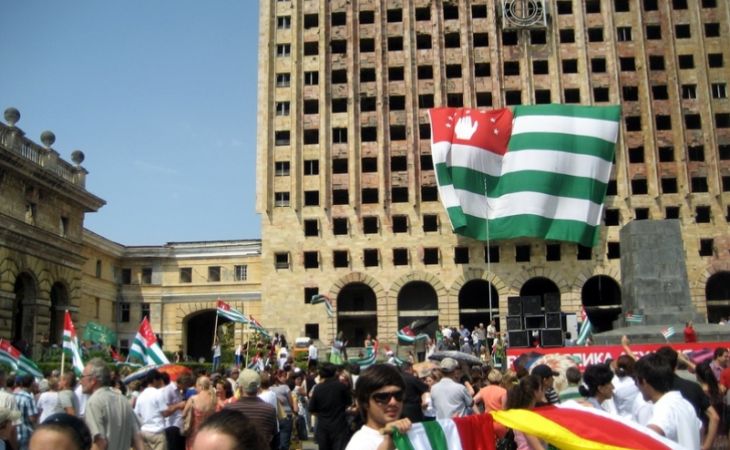 Сторонники президента Абхазии намерены созвать народный сход