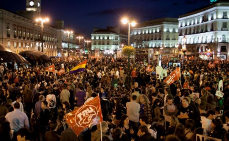 Десятки тысяч испанцев вышли на улицы, требуя референдум