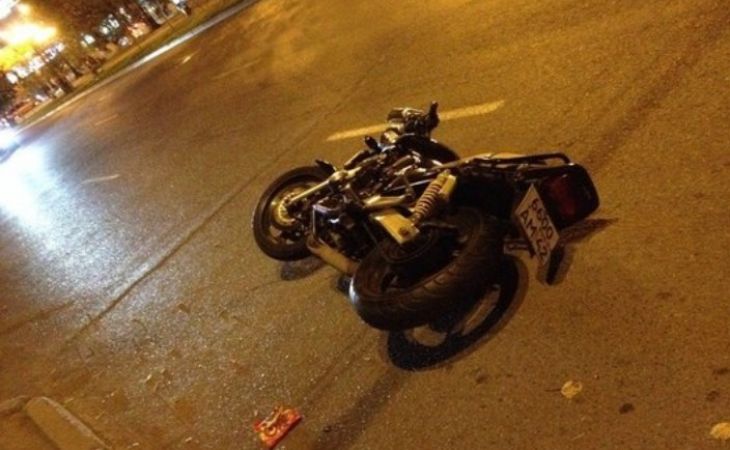 Мотоциклист в Барнауле погиб, влетев на перекрестке в машину с полуприцепом