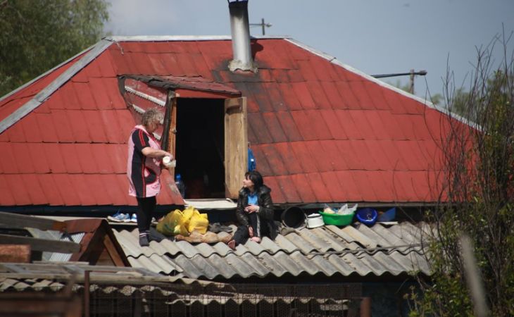 Жители барнаульского поселка Ильича спасаются от большой воды на крышах