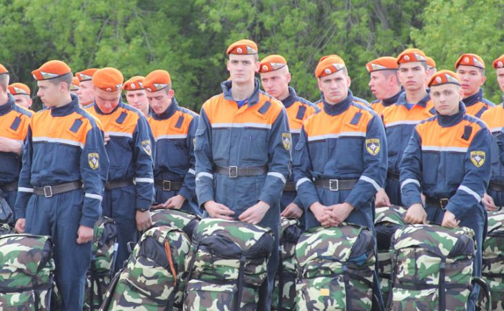 Спасатели на самолетах МЧС продолжают прибывать на Алтай