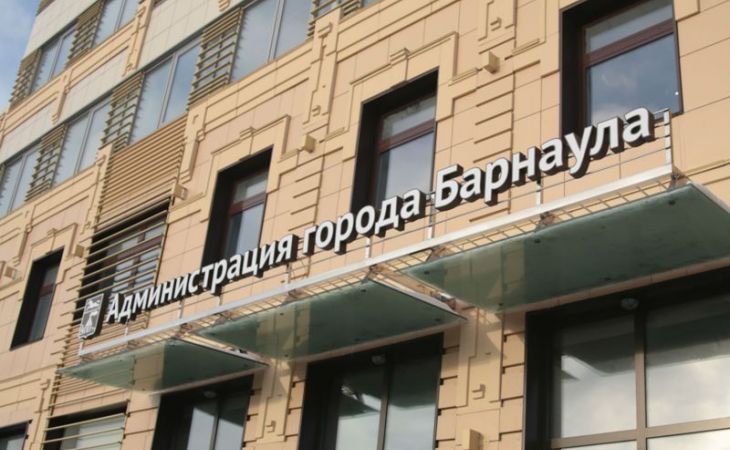 Администрация Барнаула купит в подарок чиновникам сувенирные тарелки за 200 тыс. рублей