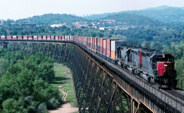 Железнодорожный мост взорвали в Запорожье