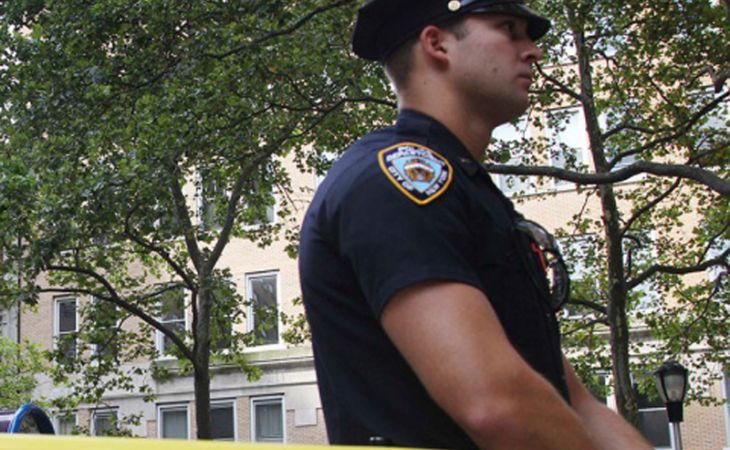 Неизвестный открыл стрельбу на улице в Нью-Йорке, несколько человек серьезно ранены