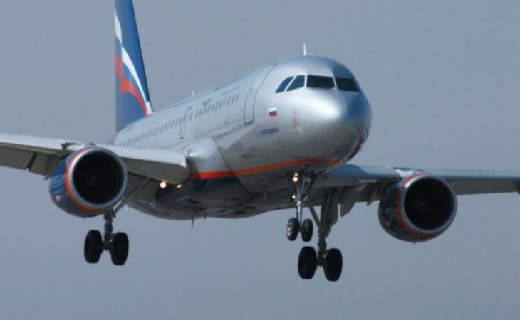 Самолет с развалившимся шасси приземлился в Новосибирске