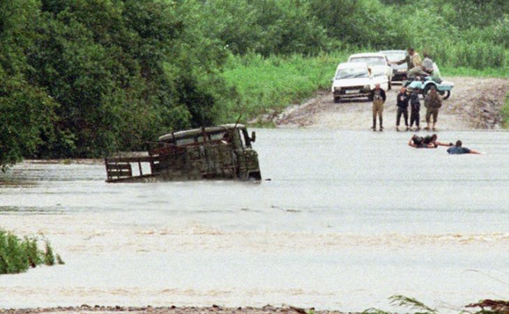Грузовик с 33 детьми упал в реку в Краснодарском крае, есть погибшие